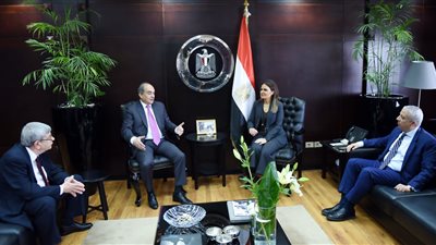 سحر نصر تبحث مع وفد قبرص زيادة الاستثمارات المشتركة