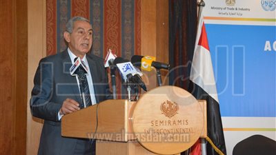  وزير التجارة: الحكومة حريصة على توفير حياة كريمة للأجيال الحالية والمقبلة