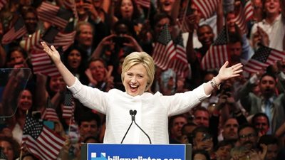 استطلاع: كلينتون تتقدم على ترامب بفارق أربع نقاط