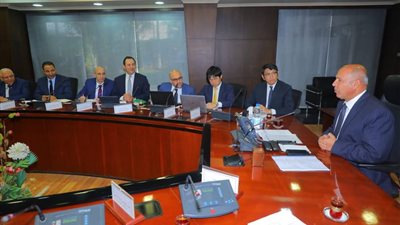 وزير النقل يبحث مع «ميتسوبيشي» تطوير 58 قطار مترو