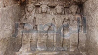 بالصور.. اكتشاف ستة تماثيل في منطقة جبل السلسلة بأسوان