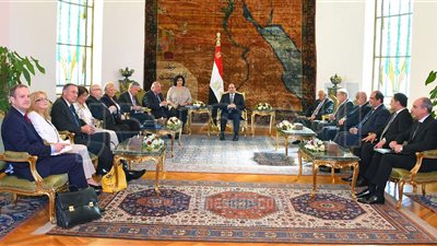 السيسى يبحث مع رئيس مجلس الشيوخ الفرنسي تعزيز سبل التعاون بين البلدين