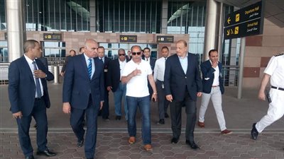 وزير الطيران يتفقد مبنى الركاب 1 و2 بمطار الغردقة الدولي