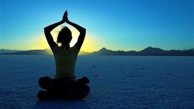 دراسة: تمارين اليوجا قد لا تمثل مشكلة في شهور الحمل الأخيرة