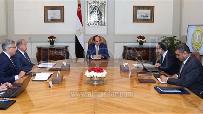السيسي يبحث مع وزير الاتصالات تنفيذ مشروع قواعد البيانات المتكاملة