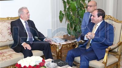 السيسى يبحث مع المفوض الأوروبي لشئون الهجرة المستجدات على الساحة الإقليمية