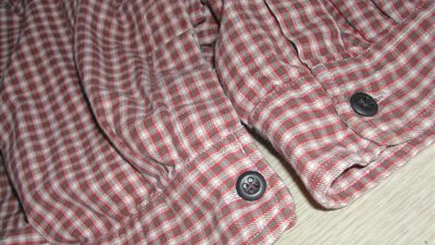 بريطاني يبتكر قمصانًا تدوم لأكثر من 30 عامًا