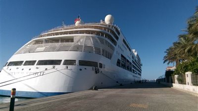 ميناء الغردقة يستقبل نحو 700 سائح لزيارة الأقصر وأسوان