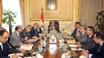 رئيس الوزراء يبحث عرض شركة 