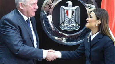 وزيرة الاستثمار تبحث مع مفوض الاتحاد الأوروبي زيادة التعاون المشترك