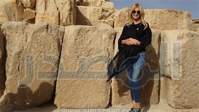 سفيرة كأس العالم الروسية تزور الاهرامات لاستعادة حركة السياحة