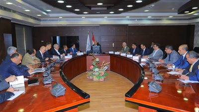 الوزير يبحث مع «بومبارديه» التعاون في صيانة جرارات السكك الحديدية