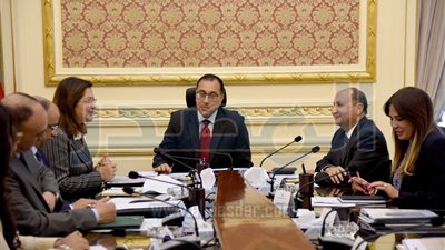 رئيس الوزراء يوجه بالانتهاء من توصيل المرافق إلى 4500 مصنع