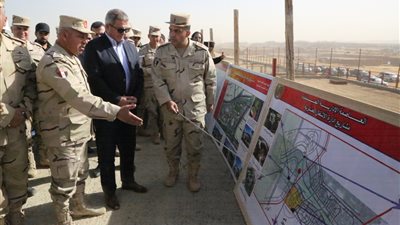 وزير الشباب يتفقد مشروع إنشاء 