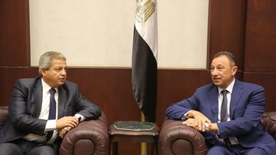 وزير الشباب يستقبل 