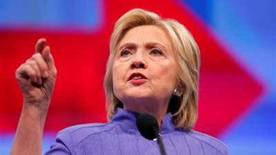 كلينتون تطالب بالكفاح من أجل القيم الأميركية