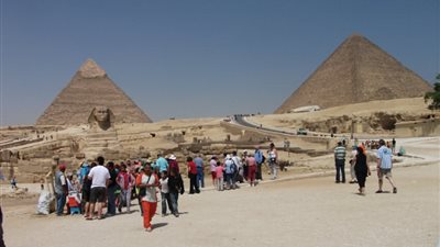 اﻵثار: هبوط رالي الطيران بمنطقة الأهرامات ترويجا للسياحة