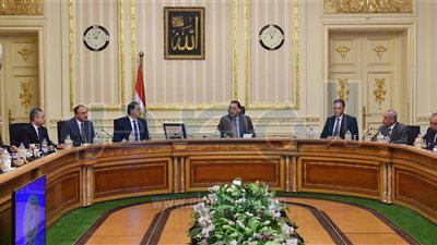 مصطفى مدبولي يتابع مع وزير الصحة الموقف التنفيذي للمشروعات الصحية