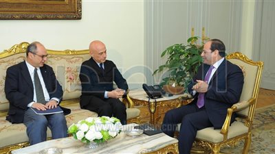 الرئيس يبحث مع وزير الداخلية الإيطالي توحيد المواقف تجاه حل الأزمة الليبية