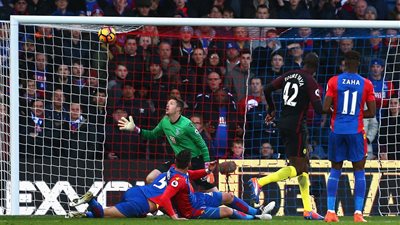 ليفربول يحافظ على الصدارة رغم تعثره.. وتوريه يعيد البسمة لمانشستر سيتى