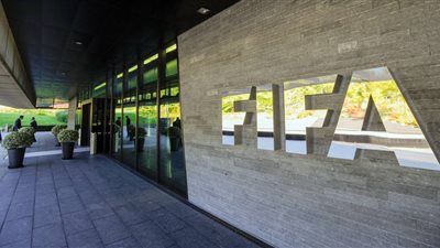 سويسرا تجمد 13 حسابًا مصرفيًا لمسؤولين كبار بالفيفا