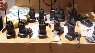 جمارك العين السخنة تحبط تهريب أجهزة لاسلكية قادمة من الصين