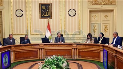 رئيس الوزراء يناقش خطة تعميق المكون المحلي في الصناعة