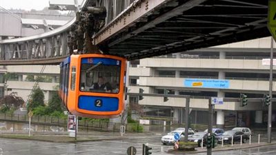 الحكومة تدعو الشركات لتمويل وتنفيذ 