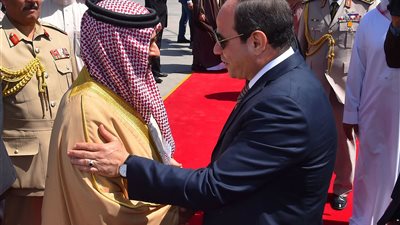 الرئيس السيسي يودع ملك البحرين في ختام زيارته لمصر