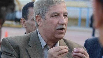 محافظ الإسماعيلية يفتتح منفذًًا لبيع السلع بأسعار مخفضة