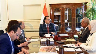 رئيس الوزراء يستعرض الخطط المقترحة لتطوير السويس 