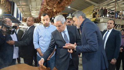 وزير التجارة يتفقد تطورات مدينة الجلود الجديدة بالروبيكي (صور)