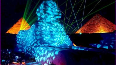 وسائل الإعلام الفرنسية تنقل احتفالية العام الجديد بالأهرامات