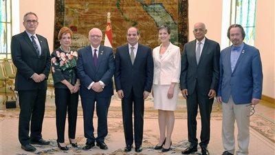 السيسي يبحث مع رئيس مجلس الشيوخ الكندي التعاون المشترك