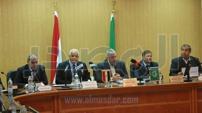 وزير النقل: دراسة إنشاء طريق دائري حول مدينة الزقازيق