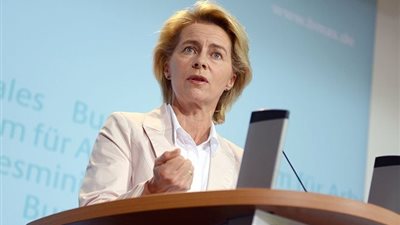 وزيرة الدفاع الألمانية: وقف مساعدات الجيش الألماني للاجئين الصيف المقبل