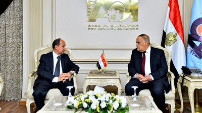 نصار والتراس يبحثان التعاون لتعميق التصنيع المحلي وزيادة الصادرات