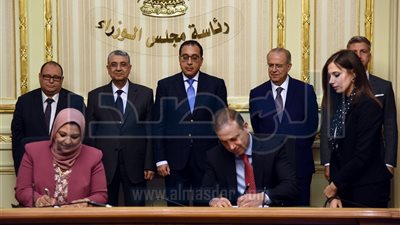 «مدبولى» يشهد توقيع اتفاقية الربط الكهربائى بين مصر وقبرص واليونان