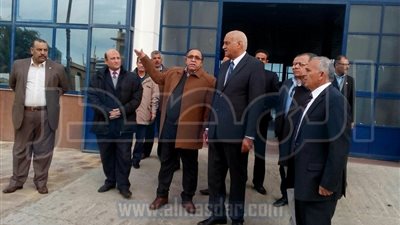 بالصور.. محافظ السويس ورئيس هيئة موانئ البحر الأحمر  يستقبلان السياح في 