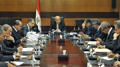بالصور.. شريف إسماعيل يرأس اجتماع 