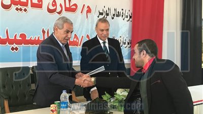 وزير الصناعة يخصص أراضي بالمجان لـ28 مستثمر بالصعيد 