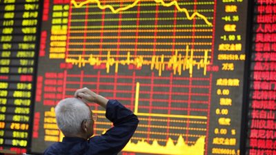 الأسهم الصينية تتهاوى وتعليق العمل في بورصتي 