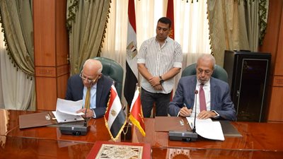 توقيع عقد تمليك مصنع حديد تسليح باستثمارات 700 مليون جنيه في بورسعيد