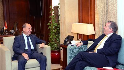 وزير التجارة يبحث مع نظيره البريطاني مستقبل العلاقات الاقتصادية المشتركة