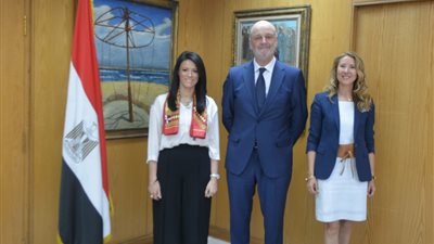 «المشاط» تبحث مع السفير الإسبانى سبل تعزيز الحركة السياحية بين البلدين