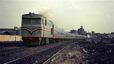 تشغيل 6 قطارات إضافية بخط 