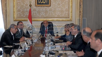 رئيس الوزراء يوجه بسرعة تنفيذ منطقة سور مجرى العيون