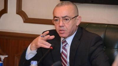 وزير الطيران يأمر بالتحقيق في واقعة تكدس الرحلات الداخلية بمطار القاهرة