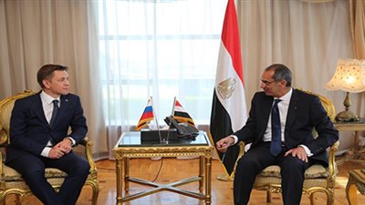 وزير الاتصالات يبحث مع نظيره الروسي التعاون في مجال صناعة الإلكترونيات