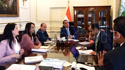 رئيس الوزراء يبحث الملامح الأولية لبرنامج تعزيز صناعة وسائل النقل